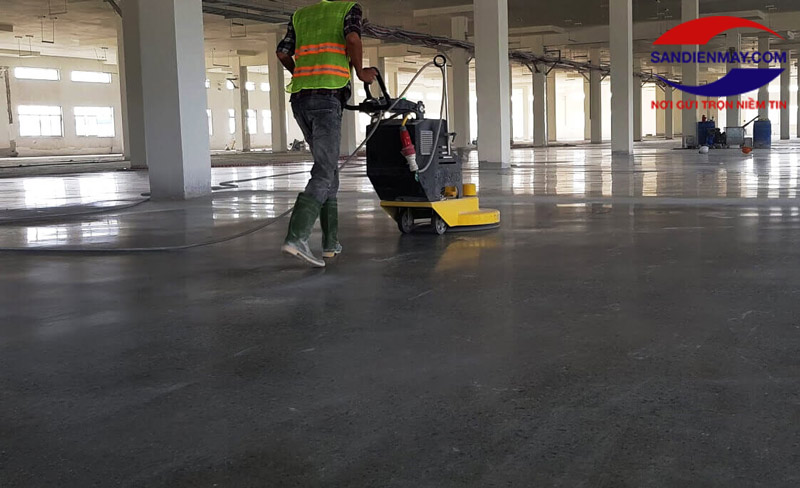 Hoàn thiện các bước đánh bóng sàn xi măng